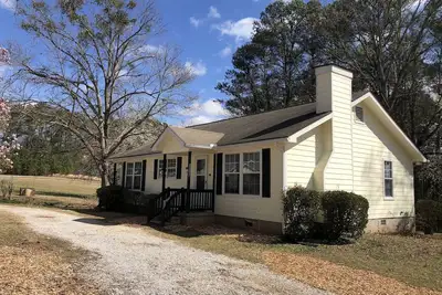 Image de Beautiful Farmhouse near Atlanta Airport!