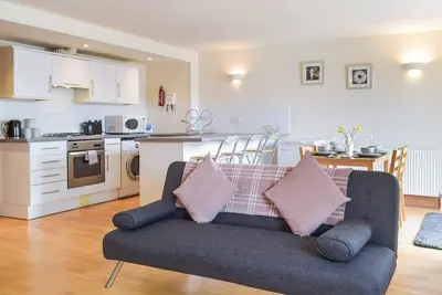 Image de 2 chambres à coucher à Milford Haven