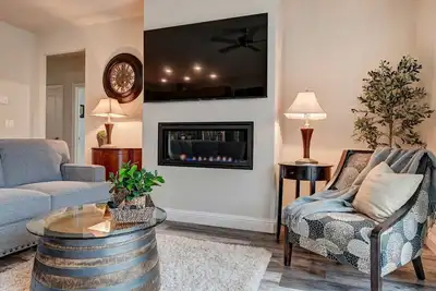 Image de Emerald Inn in the Mountains: Stunning brand new home!