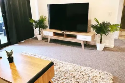 Image de Contemporary in Kingston - 2bd Apt