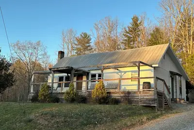 Image de Peaceful Retreat at Lake James -- Quiet Convenience
