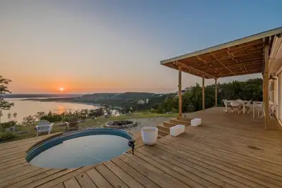 Image de Vaycayeur | Breathtaking sunset views over Lake Travis