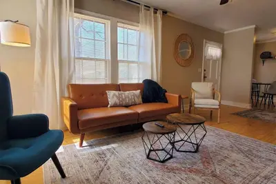 Image de Charming 1940s Bungalow Cozy Vibes & Vintage Style