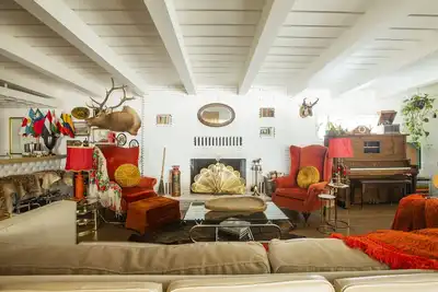 Image de Farm Two53's Mid-Century Modern Enid house - Wood-fired Hot Tub & Sauna