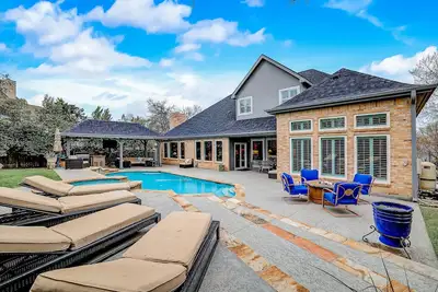 Image de Dog-friendly home with fenced yard, pool, office, piano, & W/D