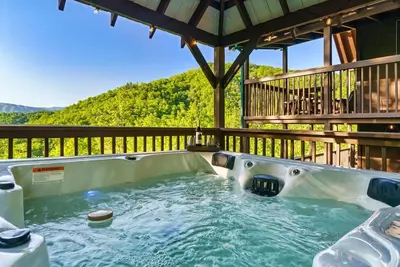 Image de Amazing Views, Near Parkway, 3 Master Suite, Grill, Pool, Hot tub, Pickle Ball