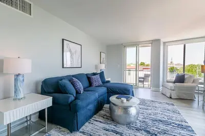 Image de Prime Eastport Location - Waterfront Condo with Parking