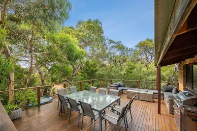 Image de Spacious family house - pool table and more! Close to the beach and shops.
