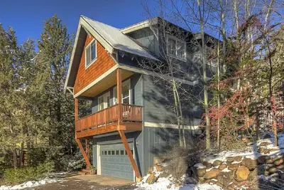 Image de Prime West Bend Location! Upper Balcony with View. A/C. Fireplace. Bikes.