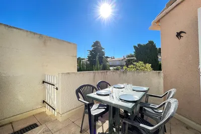 Appart cosy avec terrasse à 500m de la plage, parking, animaux admis, quartier dynamique - Sète