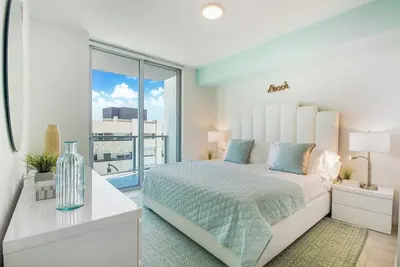 Image de Gorgeous spacious condo parking