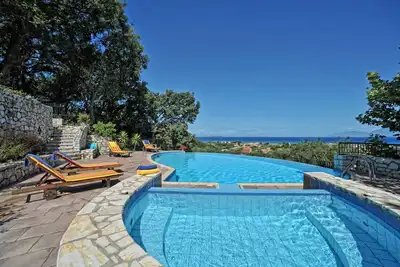Image de Villa with Breathtaking Seaview, Private Swimming Pool & Jacuzzi