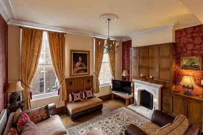 Crookback House