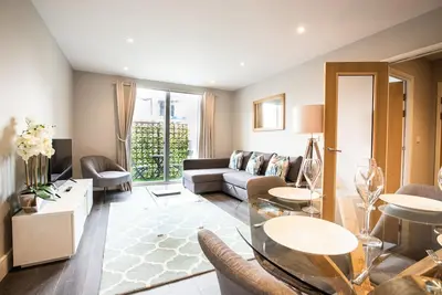 Image de Spacious modern apartment within Oxford Castle grounds
