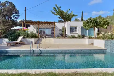 Image de Villa moderne à Gigaro avec piscine