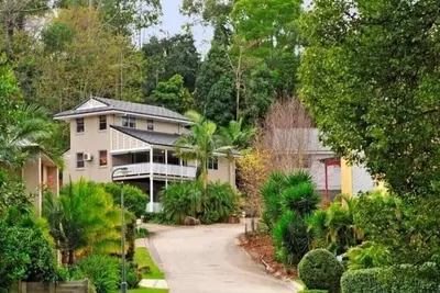 Image de Executive spacious  big house near shops/buses/train