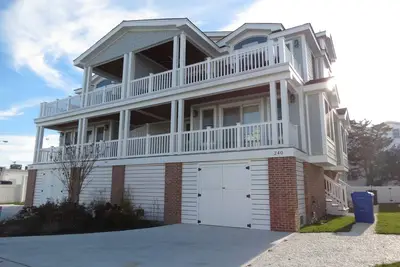 Image de New Construction, Rental Listing In Avalon, Filling Up Quickly! !