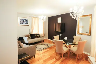 Image de Cozy Modern apartment; 13 minutes to London Bridge