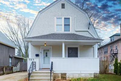 Image de Pearl House! Walk 2 Beach & Town! Kid friendly!