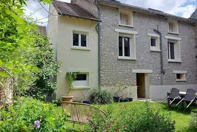 Image de Escalade attitude, grimpeurs et  familles. Salles de jeux, Netflix, crashpads