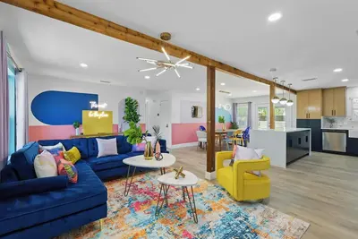 5-Bd/2-Ba Cheerful Retreat | Pool, Patio, Firepit