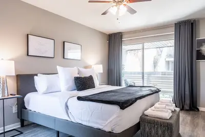 Image de Your Montrose Collective! Sleeps 14/7br/5ba/4pa