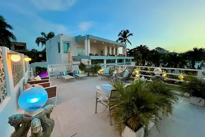 Image de Our two story Main Hous features a living room, dining room, full kitchen and 3 bedrooms.