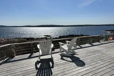Image de Large, secluded home with beautiful private stone beach to explore!