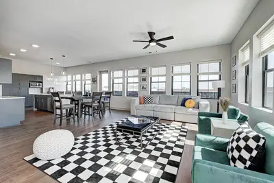 Image de Lux Condo in Speedway 5 miles from Downtown Indy!