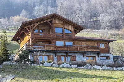 Image de Chalet \"Chalet Face Au Mont-blanc\" avec vue sur les montagnes, Wi-Fi et climatisation.