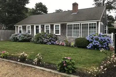 Image de Quintessential Cape Cod Cottage