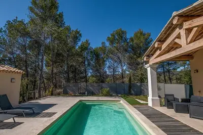 Image de Modernes Haus mit Pool im Herzen des Luberon 415 Sat