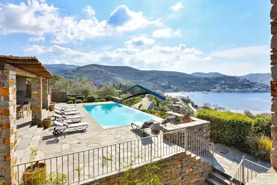 Image de Luxurious villa in Vourkari with a swimming pool, sea and sunset view.