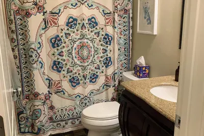 Spacious 4 Bedroom, 4 Bath With Hot Tub