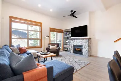 Image de 3-Bed, Private Hot Tub, Free Parking!