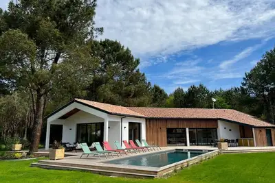 Image de Villa sous les Pins, Soustons, avec piscine, en lisière de forêt