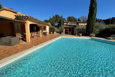 Image de Magnifique propriété, Piscine chauffée, tennis privé, grand terrain clos