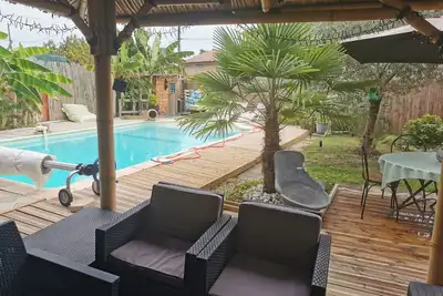 Image de Maison Pierre (Pmr) 12 couchages grande piscine chauffée et jacuzzi sel 6 p.