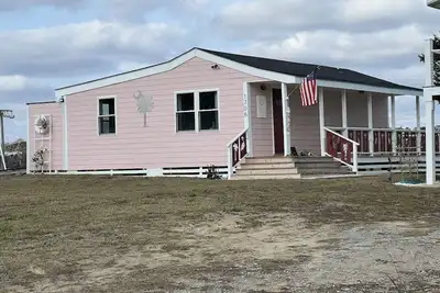 Image de The Pink cottage on West Beach, water front, short walk to beach