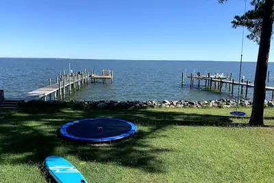 Image de Waterfront home, private dock, great views