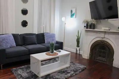 Image de ★ Rare 1br Apt with Character Great Location! W/D★