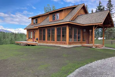 Image de Spectacular mountain and glacier views at Donaho House.