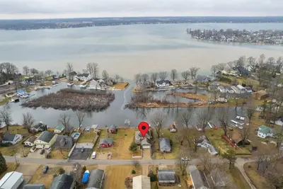 Lake Wawasee Family Friendly Cottage