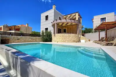 Image de Villa Kostantina - Villa de vacances avec piscine privée à 2 km de la mer en Crète, Grèce