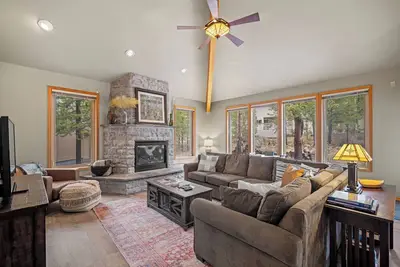Image de Sunriver Getaway with Hot Tub, Bbq, Ping Pong & Deck