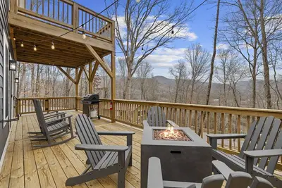 Image de 15 Mins to Avl|HotTub|Views|Fire Pit|Bbq