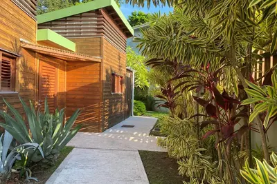 Image de Cottage Coco Cannelle \"Ouest\" 2 personnes (Au-dessus de la plage de Grande Anse)