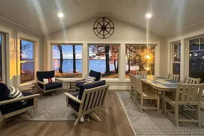 Image de Lakefront Getaway: The Blue Bungalow on Seneca Lake