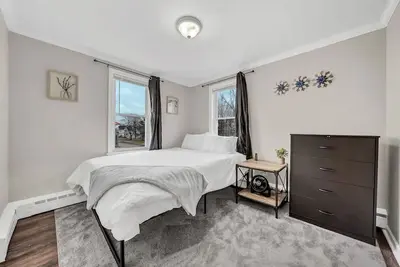 Image de Perfect Location in Heart of Village