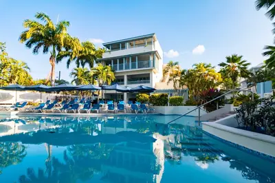 Image de Close to Savannah Beach! w/ Private Balcony, Onsite Pool, Great Views!